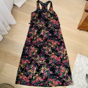 Sleeveless floral maxi dress